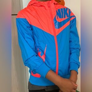 Nike windbreaker, size small. Worn once.